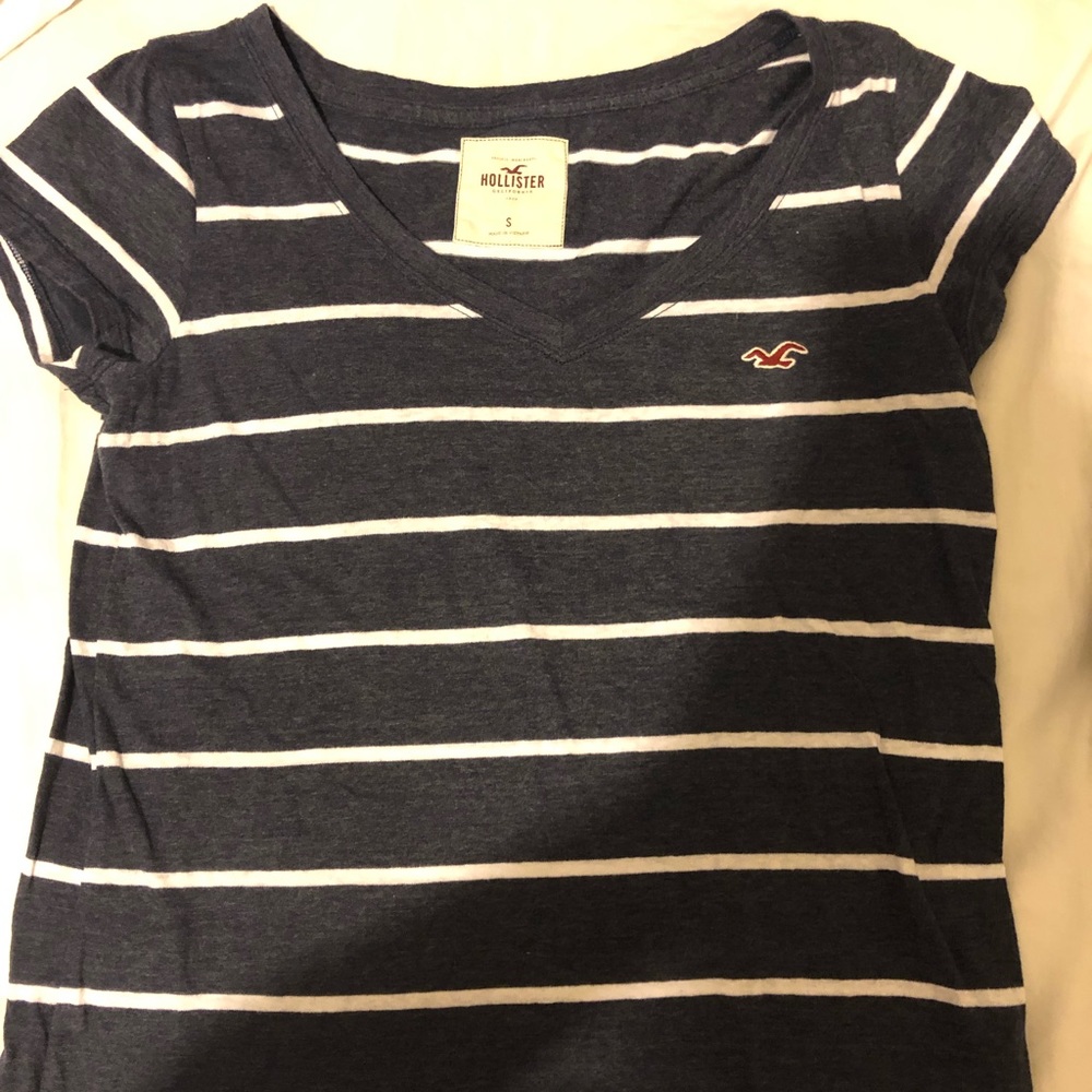 hollister navy blue and white stripe t shirt